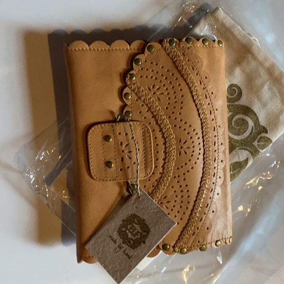 Tri-fold wallet NWT - Picture 4 of 6